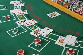 Meja dealer langsung tanduktoto dengan permainan blackjack dan roulette live